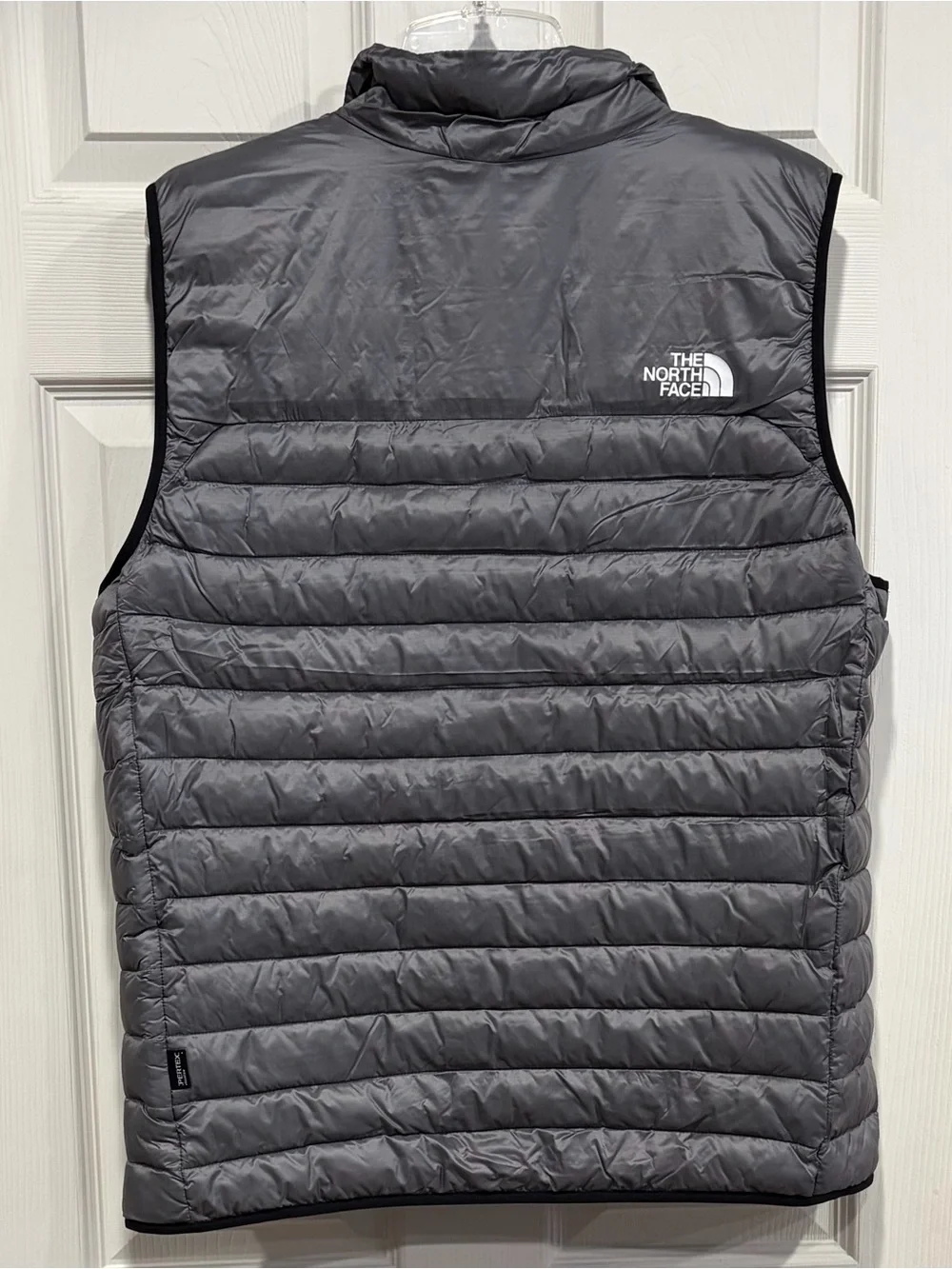 The North Face Men’s XL Terra Peak Vest Puffer NWT Insulated Grey Warm Pockets